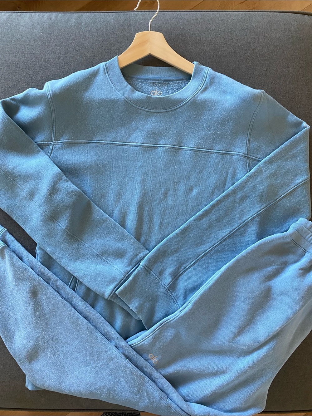 ALO Yoga Men's Crewneck Sweatshirt — Sky Blue